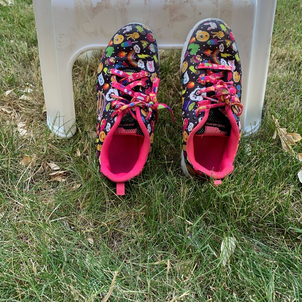 Skechers  |Colorful Kids Shoes with Fun Patterns | Big girls 1Y